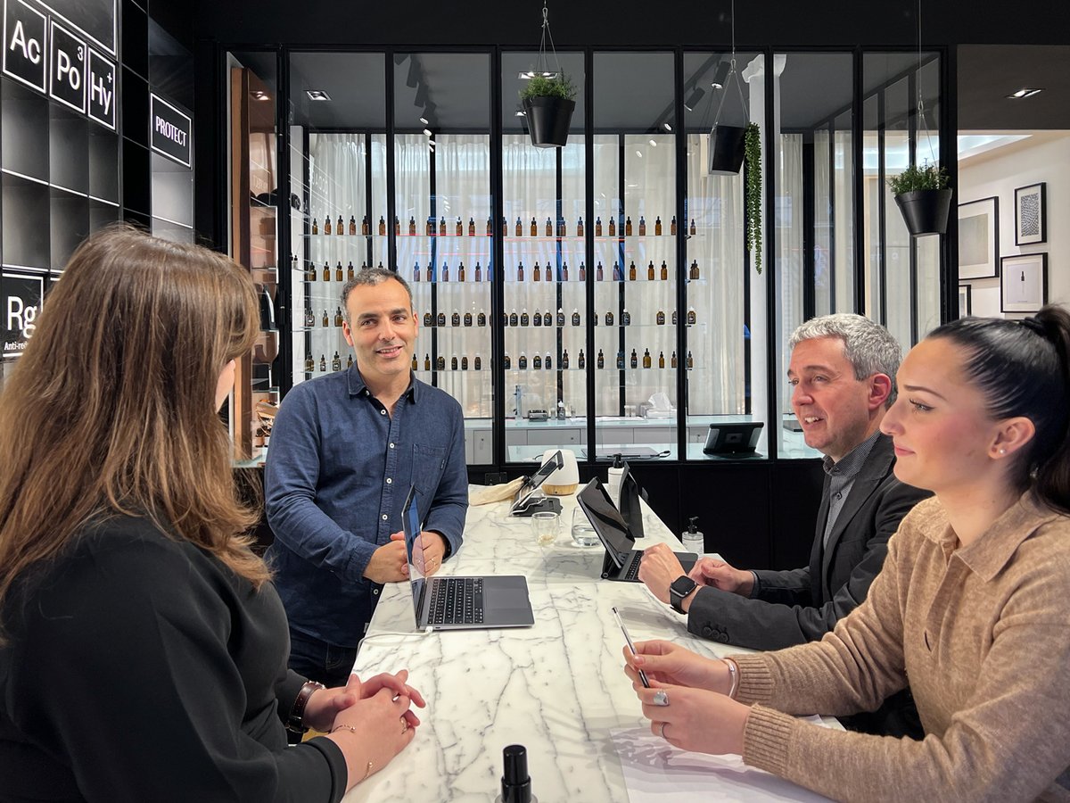 BenegasPerfumes's tweet photo. Recientemente hemos tenido la oportunidad de ampliar nuestra formación en #CodageParis
Situada en la zona de “Le Marais”, la acogedora tienda nos recibió para una intensa jornada.
Profundizamos en la filosofía y activos de los productos.
#PerfumeríaBenegas #Donostia #Skincare https://t.co/n2ojE81dYB