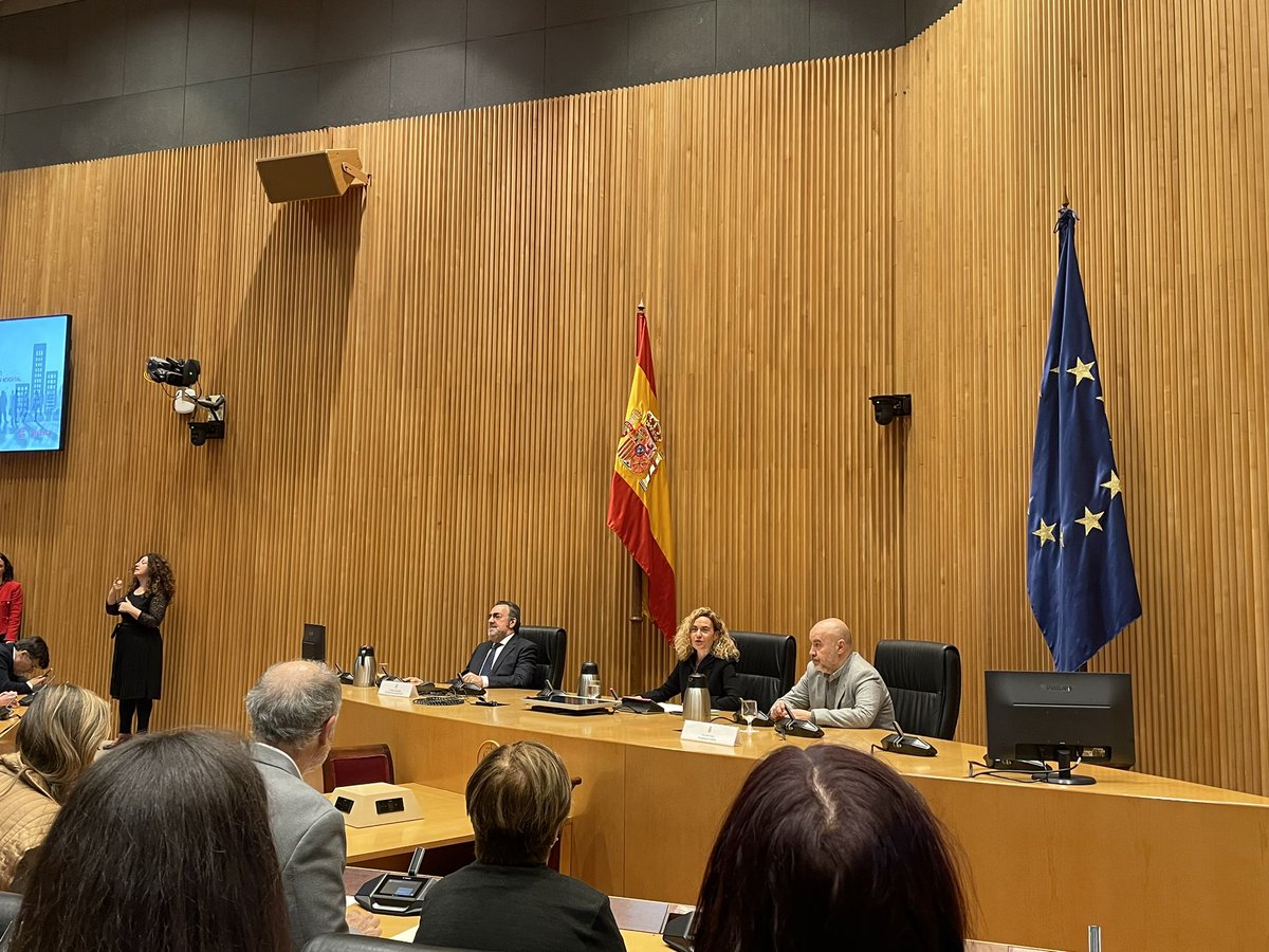 arellanomanu's tweet photo. La @pacientesPOP asiste al @Congreso_Es para el  #ForoInserta sobre empleo público
@meritxell_batet indica que la nueva ley https://t.co/xyY7GAgvLF crea unidades de inclusión en ministerios y ampliará las cuotas de contratación del 7% al 10% para hacer una españa más inclusiva https://t.co/fk5SFftkbl