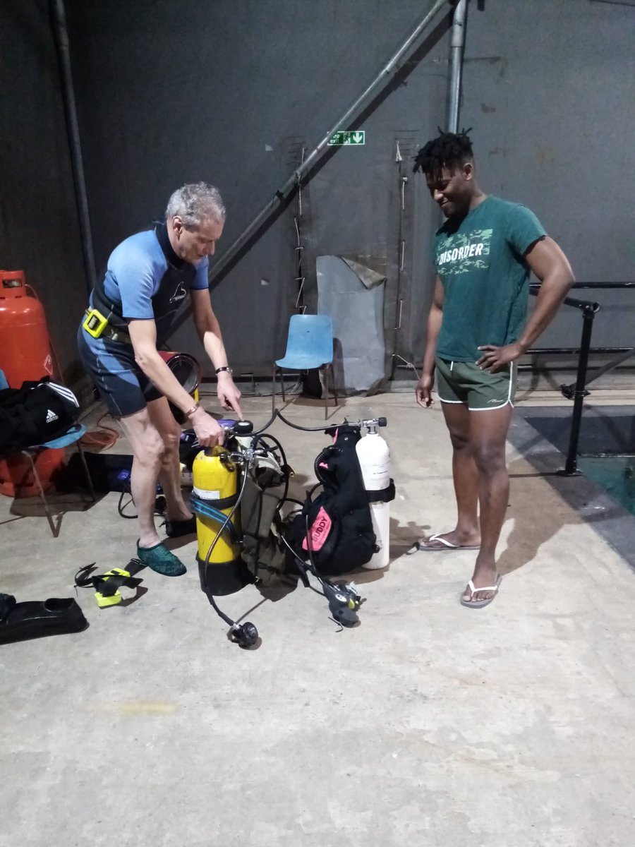 1105_bsac's tweet photo. Our club members pre-season dive at #TheUnderwaterStudio #Basildon.  Great atmosphere with great people 👌. Well done @1105_bsac‼️ @BSACdivers #ukdiving #scuba #scubadiving https://t.co/MWif6ck2rN