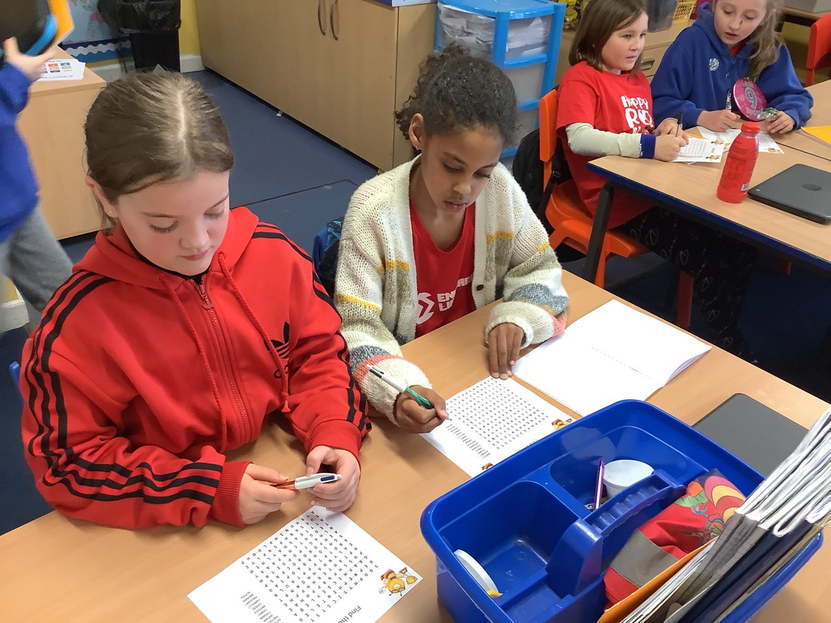 llanrhidianp's tweet photo. How many ‘ph’ words can you find? #LlanPryCop #LlanLit #LlanImp https://t.co/BV80jqKJQD