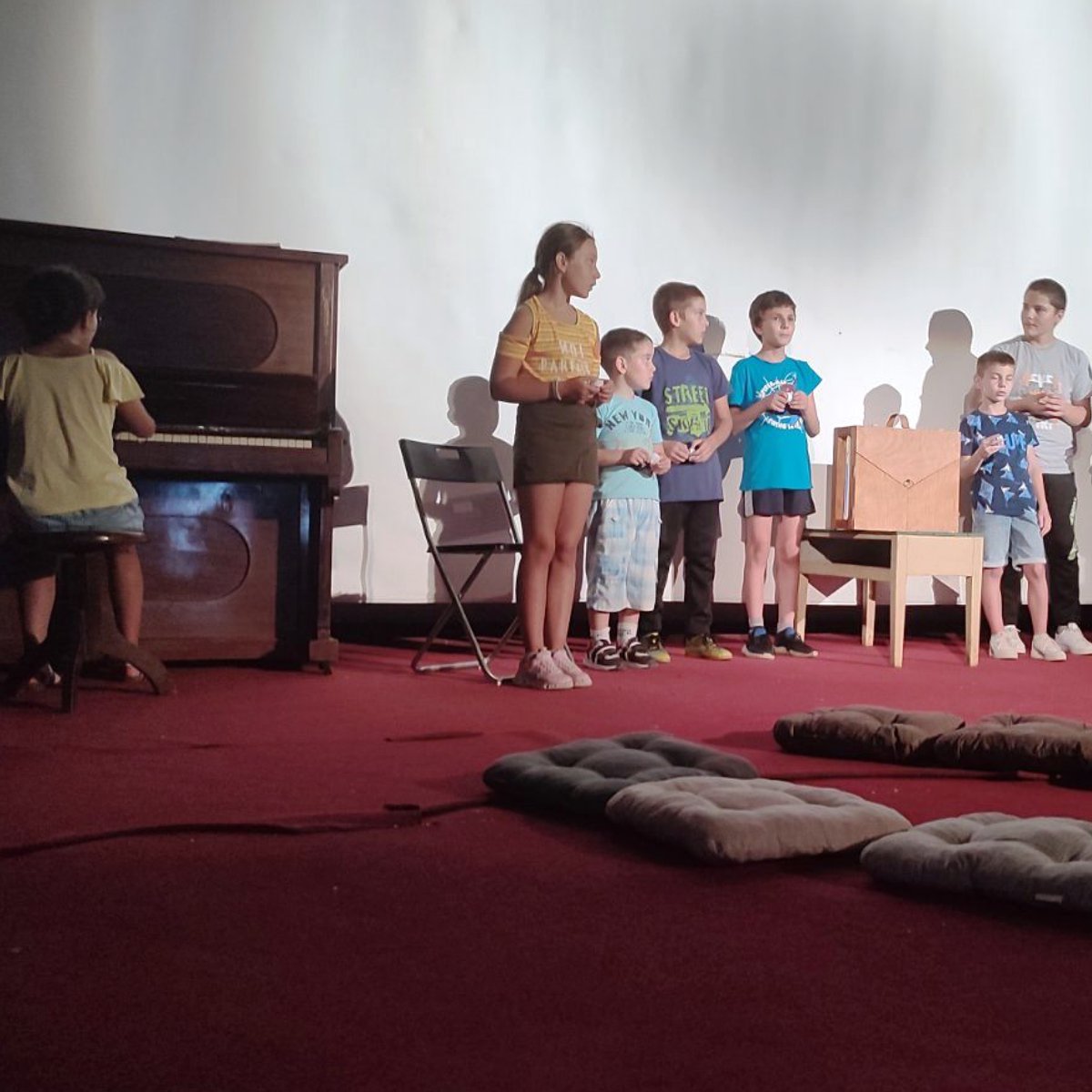 Grupa od 20 mladih ljudi okupljena oko ideje da na kreativan način odgovori na ranjivost čitave zajednice kao posledicu izolacije u pandemiji, pokrenula je inicijativu “Terapija kulturom”. 
.
.
#DobrePromene 
#EUzaTEBE #Markovac #Srbija