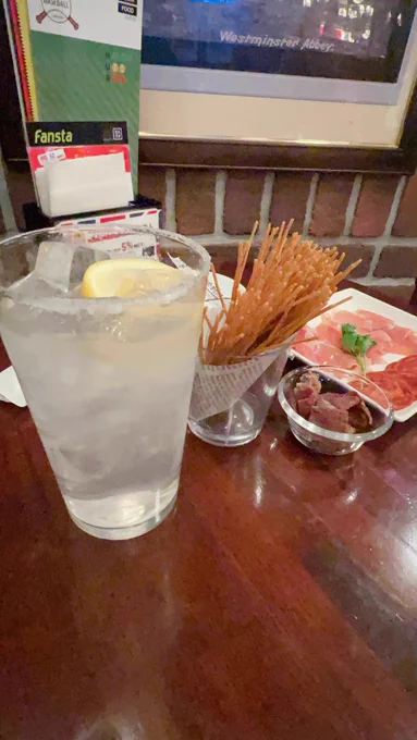 明日も仕事だけど飲んじゃう٩( ᐛ )و 