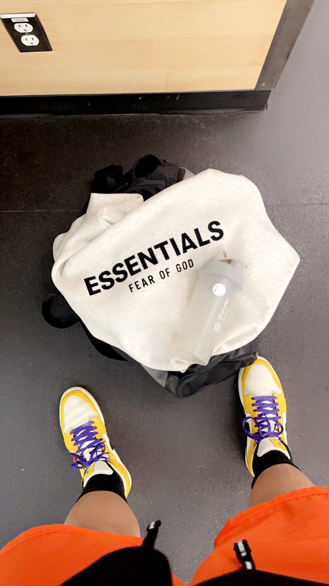 harmansandhu008's tweet photo. ⚡️ #fearofgod #essentials @fearofgod https://t.co/fyARd5jj2j