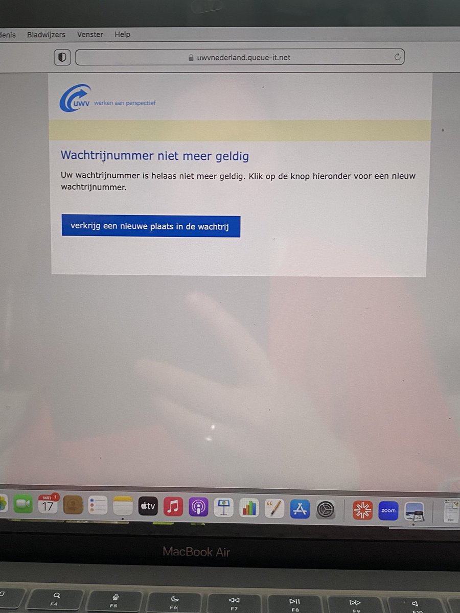 AngeliquePor's tweet photo. #stapbudget #uwv wat een domper dit!!!! Het ging zo goed ben je eindelijk aan de buurt. Komt er een error in beeld en vervolgens krijg je dit. https://t.co/D7FkJXwKGX