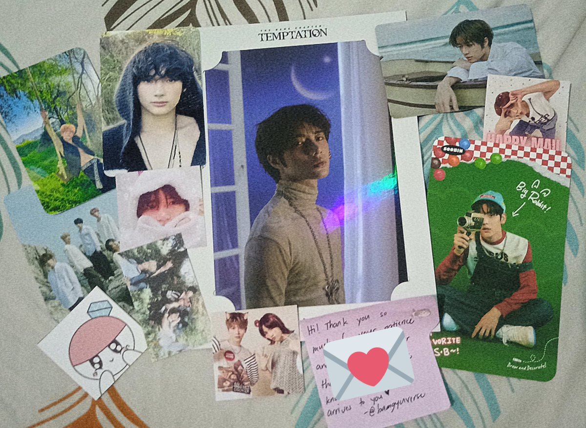 Cruelkosmos's tweet photo. 🥹🥹 Holo Beomgyu is home 🫶🫶 thank you so much @bamgyuverse
for the lovely freebies (the candies weren't in the pic cuz I already ate them 😗) and the nice and pleasant transaction 🙏
#cesseproofs https://t.co/aNbm8ChxaM