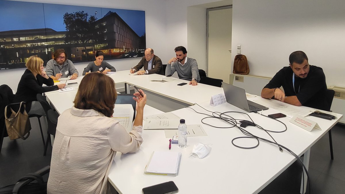 Uns 200 professionals decideixen com serà l’àrea de #crítics del futur #CampusSalutGirona. Els participants han opinat sobre el dimensionat de llits, l’organització dels espais de treball i l’acompanyament dels pacients, entre altres 
🗞️bit.ly/3LvUlA1
📷Grup de treball