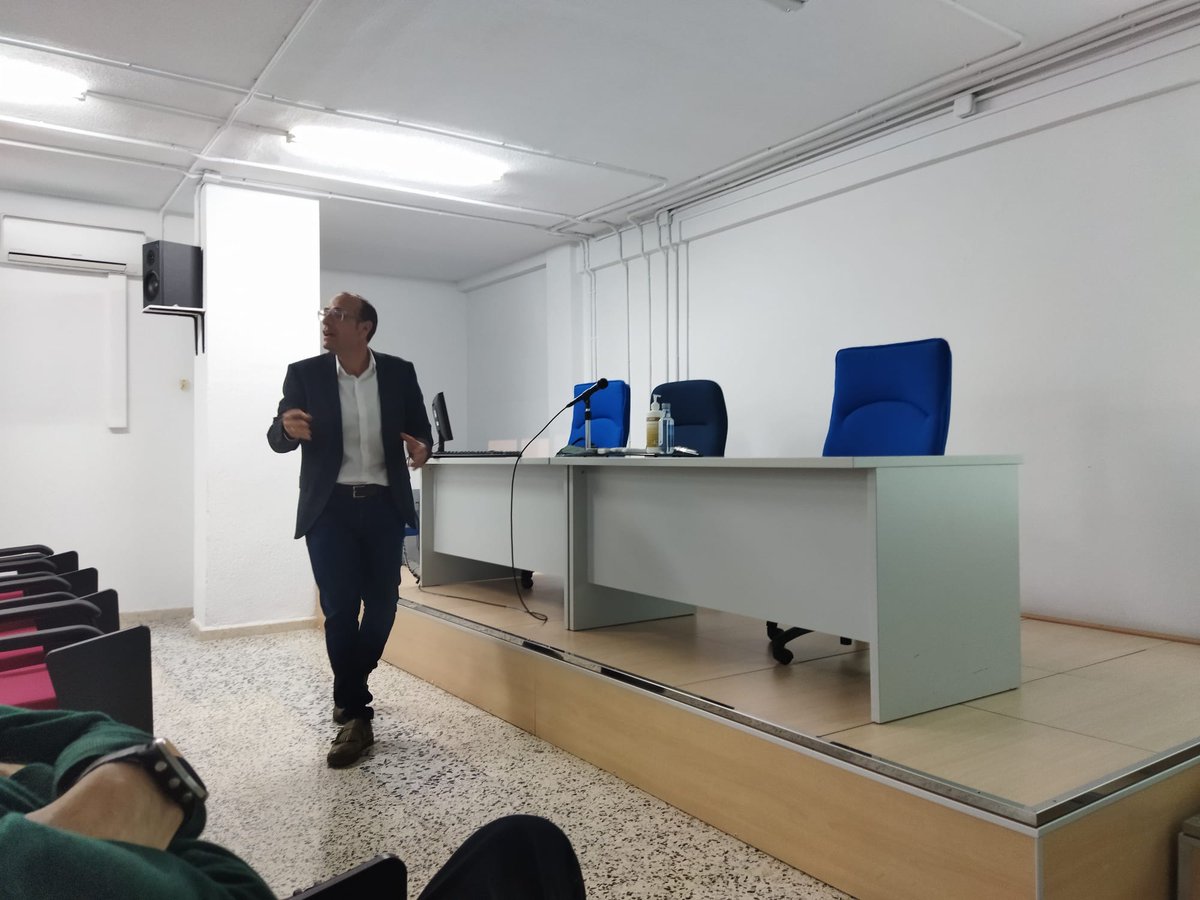 tochemase's tweet photo. Magnífica ponencia en @cepdegranada a cargo de @ruizruizjonatan sobre Educación Escolar: Fuente de Salud e Inspiración dentro del curso organizado sobre Salud Mental y Bienestar Emocional. Evidencias científicas que refuerzan el impulso de la actividad física en los Centros https://t.co/FhudwtTIsK
