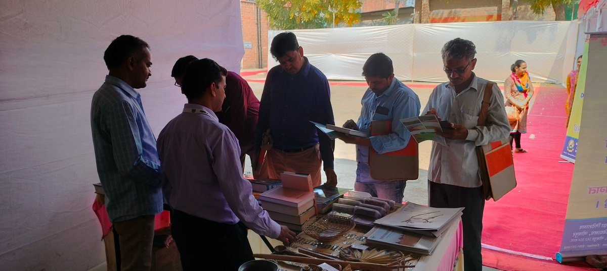 bsi_moefcc's tweet photo. @bsi_moefcc #AZRC #Jodhpur participated in #VRIKSHA_UTPADHAK_MELA organised by @IcfreIndia #AFRI on March 17, 2023. The officials of BSI exhibit the BSI publications, provide information on the plant wealth of the Hot Desert region and also promote the Mission Life campaign. https://t.co/5g5eUji7kf