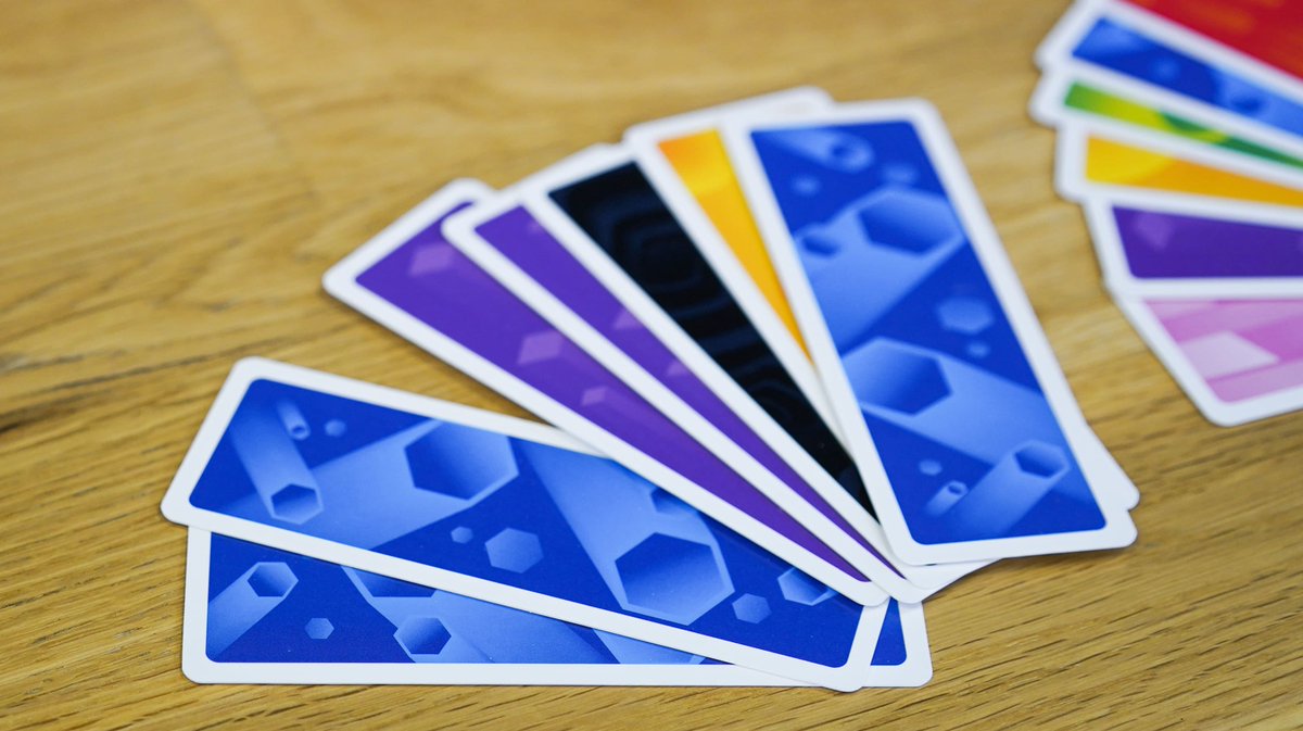 blueorangenews's tweet photo. #ColorFlush est disponible dès aujourd'hui dans vos boutiques de jeux favorites ! Tentez d’être le premier à réunir dans votre main des cartes de la même couleur 🔃🎨

💡 Vivien Roeltgen
🍼7+ ⏳ 15mn 🤓 3-6
📸 1/4 Dans la boite Studio https://t.co/sAPXpfPTxk