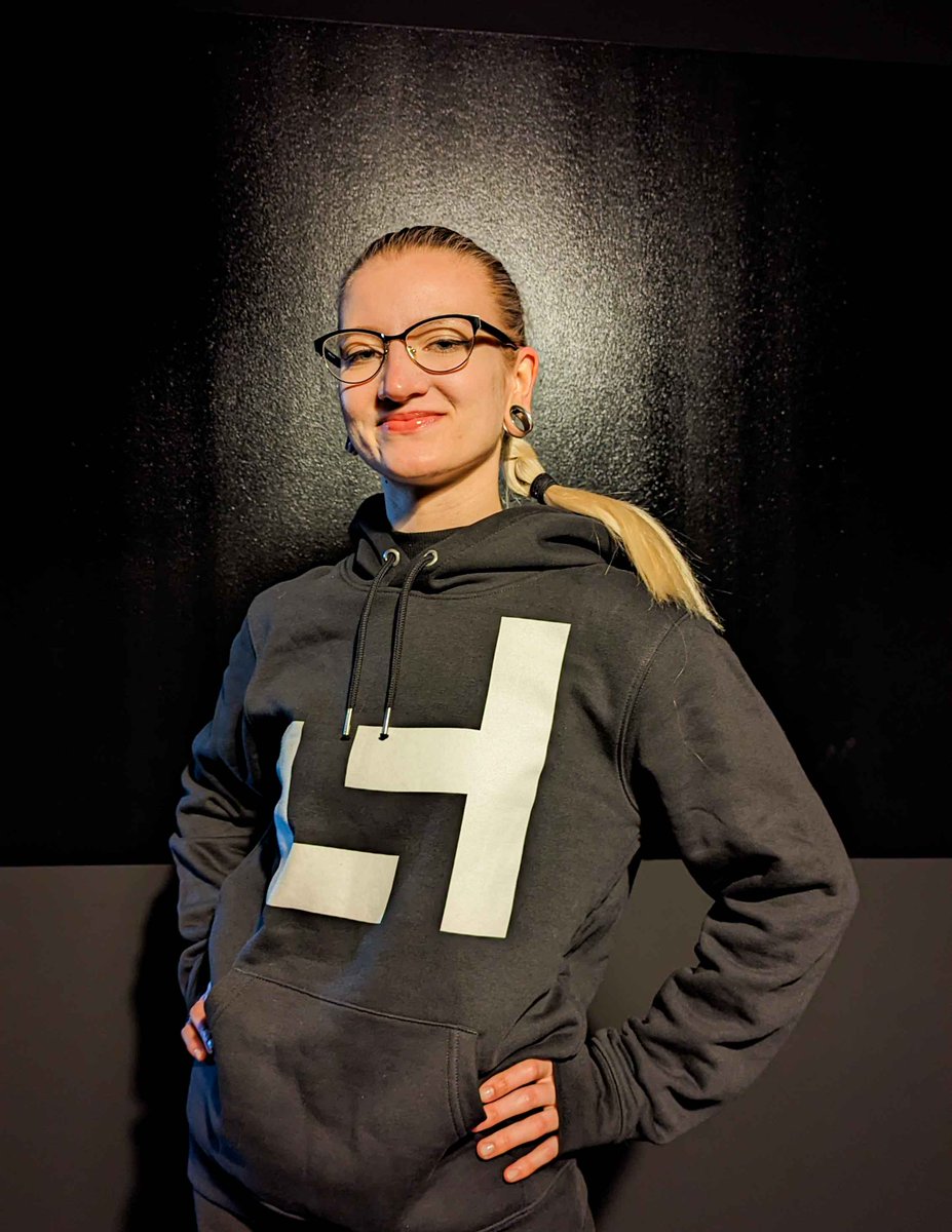 Der #Familyfriday ist da! Und das sind unsere New Joiner.🥳
Sandra Michel, Senior CRM Engagement Managerin und Veronika Wiens, Praktikantin im Bereich Design.

👉 Hier geht es direkt zu unseren offenen Stellen: hubs.la/Q01H7G3y0

#career #laserhub #newjoiner #metallbranche