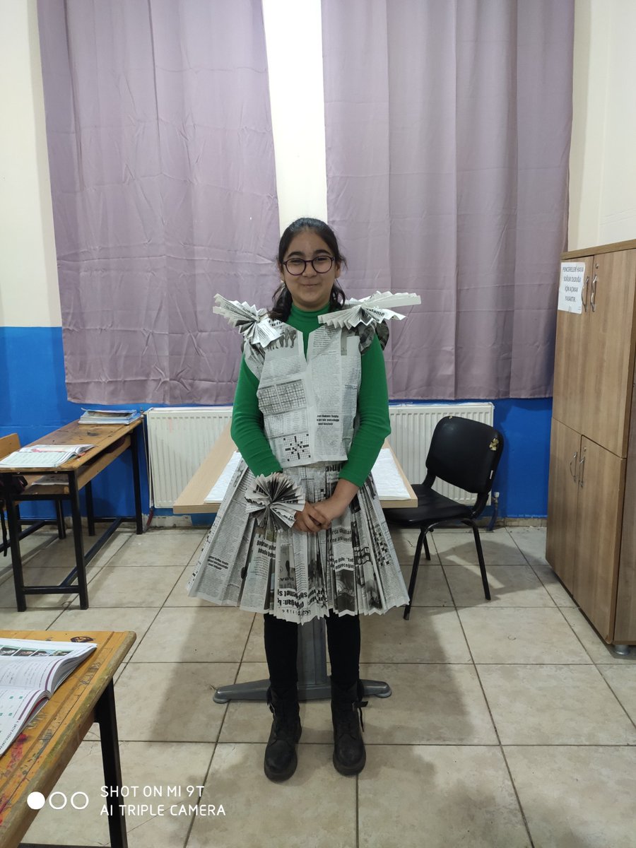 Demirlibarann's tweet photo. Sıfır atık Projesi kapsamında öğrencilerimiz aileleri ile beraber evlerinde kullanmadıkları ve atık diye nitelendirdikleri malzemeleri kullanarak kıyafet hazırladılar. Okulda sergilediler.
@tcmeb
@aliihsansu_
@a_karaaslan69
@Murat4Kucukali
@atabeyahmt
@Diyarbakirmem
@erganimem2 https://t.co/3XwYaqT6VS