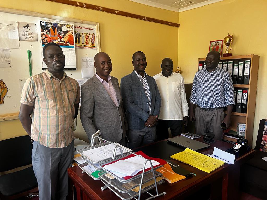 FubaBasketball's tweet photo. The FUBA president Mr. Nasser Sserunjogi visited Kumi district and had a meeting with the district officials on possibilities of construction a basketball court at Kumi Bomah Grounds.
Signing documents the MOU are pending to pave way for construction to begin. https://t.co/P4pGohMyAA