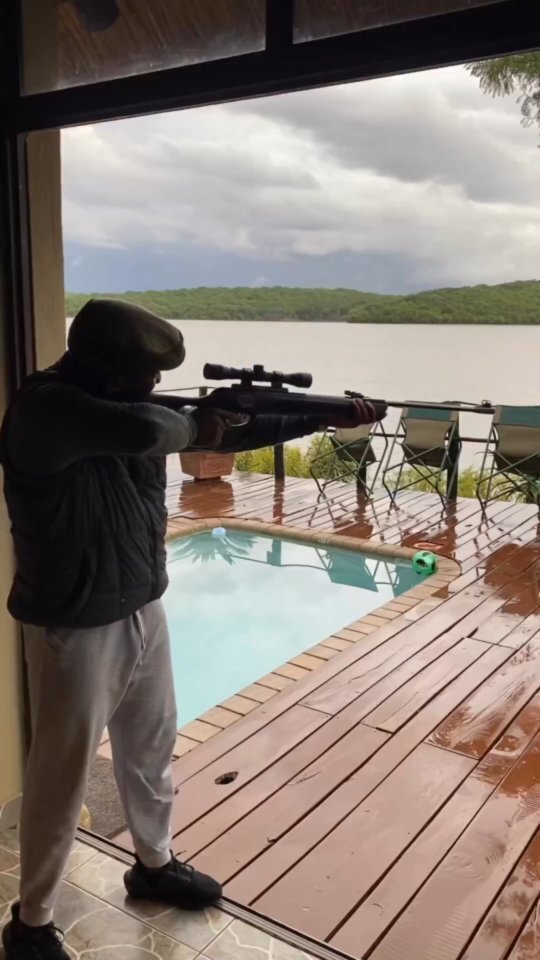 WhenInZim's tweet image. Who doesn't love a road trip with the fam! What are/were your go to activities and snacks for family road trips? We always made pit stops to buy umnyi when it was in season 🤤
.
.
🎥 @tinashebeverly @airborne_masangomai
.
.
📍 Romelda Lakeside Retreat, Masvingo
.
.
#WhenInZim