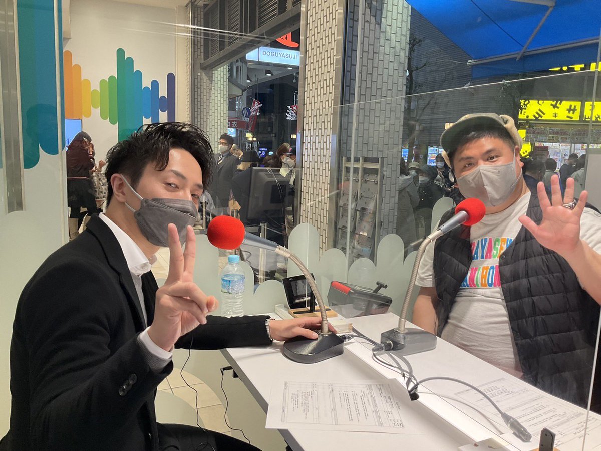 radio_desse's tweet photo. 第3回大阪サウナラジオ📻
3回目ということもあり少し慣れてきました‼︎
アフタートークはもちろんついてます！！💪💪
収録中外で割引券も配ってるので皆さん遊びに来てくださいっ
#サウナラジオ
#YESfm
#ダブルアート
#ダブルアート真べぇ 
#大阪サウナ
#大阪サウナDESSE
#大阪サウナでっせ
#サウナ https://t.co/pgBtL5zPfR