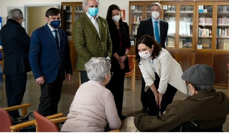 Deja morir 8.000 ancianos, para lavar su imagen cara a las elecciones, se gasta 1M€  en un anuncio para hacer como si le importan