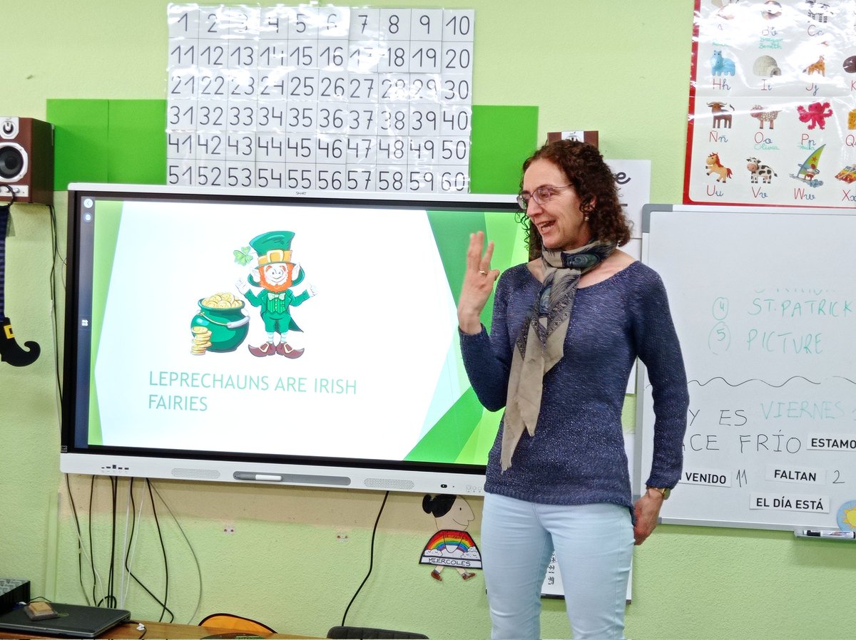 CFPIdiomas's tweet image. ☘️Happy St Patrick&apos;s Day! 
We&apos;re celebrating this magical day in the best possible way with Kathryn &amp;amp; Reyes, our #OBSERVA_ACCIÓN #COMUNICA_ACCIÓN #ONE2ONE couple in @ceipNAC 
&amp;amp; 11 lovely 4 year olds children

@educacyl #SCHOOL4SCHOOL #MENTOR_ACTUA #innovaCyL #internacionalizaCyL