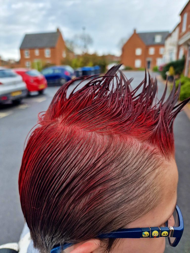 I’ve got a bet with mum, if I can get <a href="/LeicesterTigers/">Leicester Tigers</a> and some players to retweet my wear red for Red Nose Day, I get a Mars bar. Of cause I had to wear my red tigers shirt.
🤞🤞🐯🐯🏉🏉