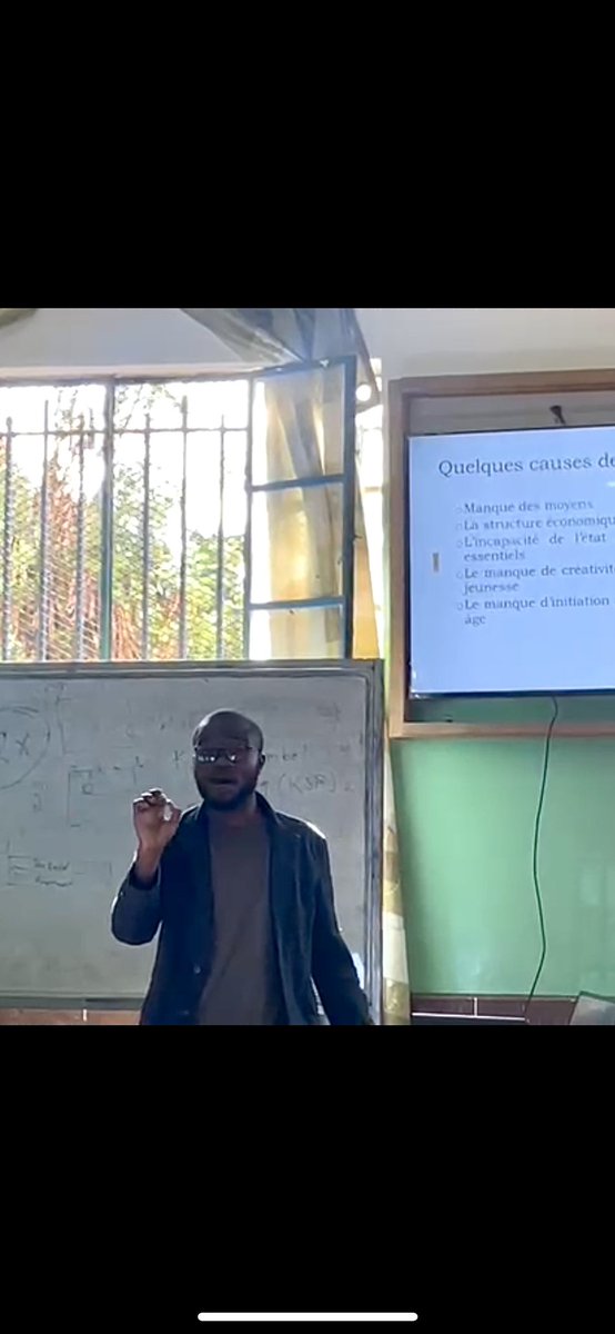 YvesNdondj's tweet photo. 1/2 C’était pour moi un honneur d’être orateur à l’ouverture des activités de cette grande communauté  Tech ! 
  Le premier #CUBEDAY de l’année organisé par  #DEVCUBE  de l’ Ecole Supérieure d'Informatique Salama(ESIS) était un moment d’échange magnifique autour des sujets Tech. https://t.co/fruwogdrn9