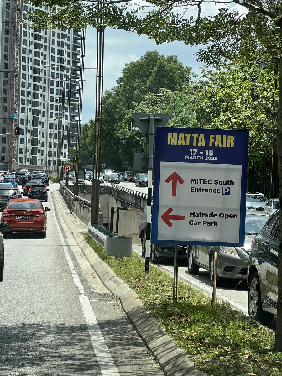 elzalyff's tweet image. Rasanya tak sesuai bila @mattafair diadakan pada hari Jumaat di @matrade Jalan Duta. Jem yg panjang &amp;amp; lama di sepanjang Jalan Sultan Haji Ahmad Shah disebabkan qariah ingin ke Masjid Wilayah utk sholat Jumaat. @myJAWIKL .
#mattafair2023
