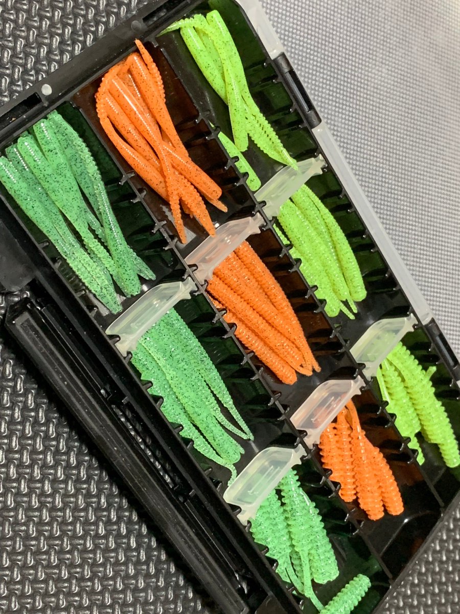fishingmaxinfo's tweet photo. 【速報】いきなりプレゼント企画！👀
世に出ていないレインズｘフィッシングマックとのコラボで作られたオリジナルカラーワームBOXを1名様にプレゼント！両開きケースでこんなにてんこ盛り！！]応募方法は簡単👏

①このツイートをリツイート
②Youtubeをチャンネル登録(https://t.co/qbhXjlHyaP)

当選者はランダムで選びますので誰にでもチャンスあり！！🌟沢山のご応募お待ちしております🥳