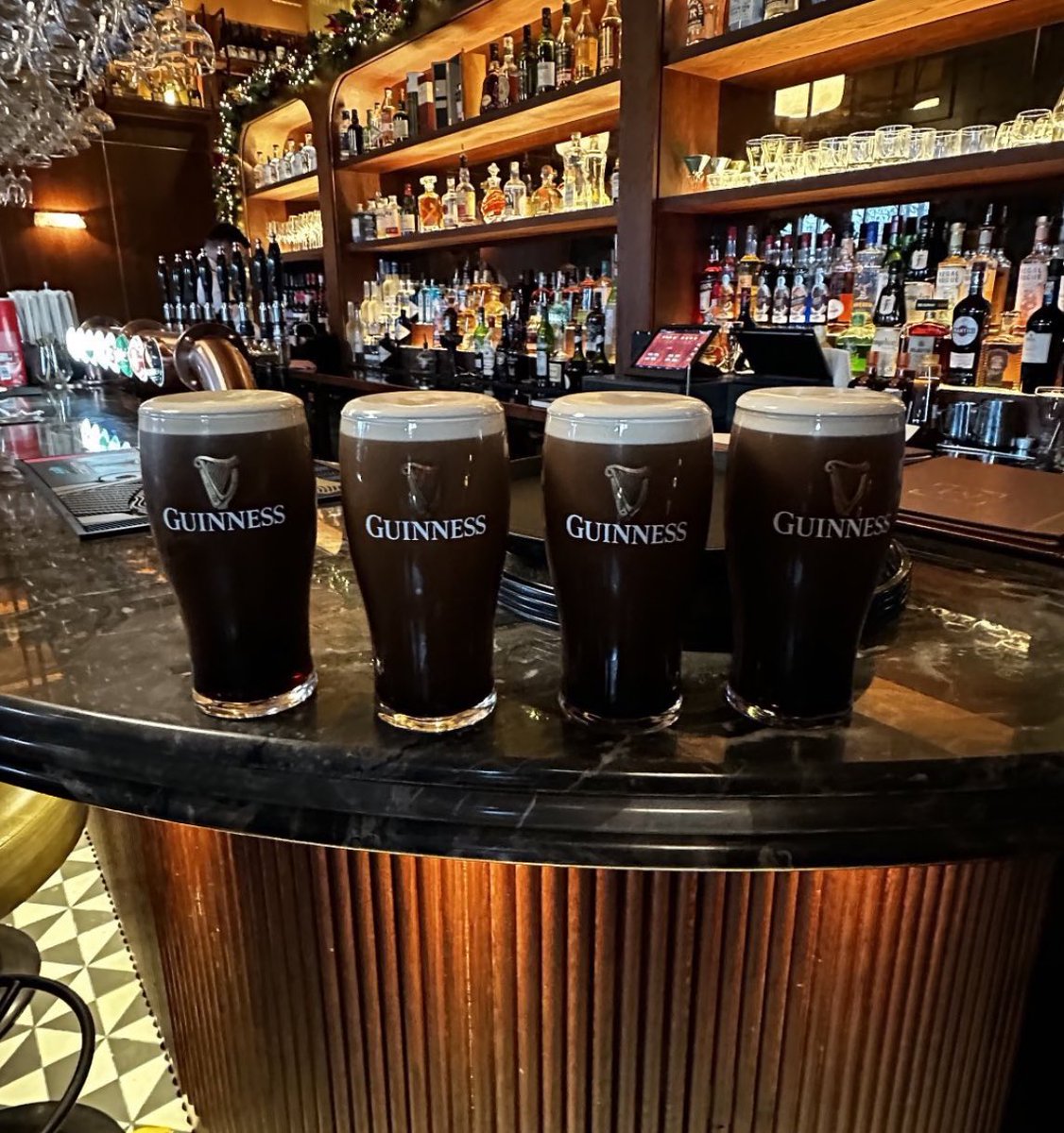 PintsDrank's tweet photo. Happy St Patrick’s day! 🇮🇪 https://t.co/psZTmJJZ5C