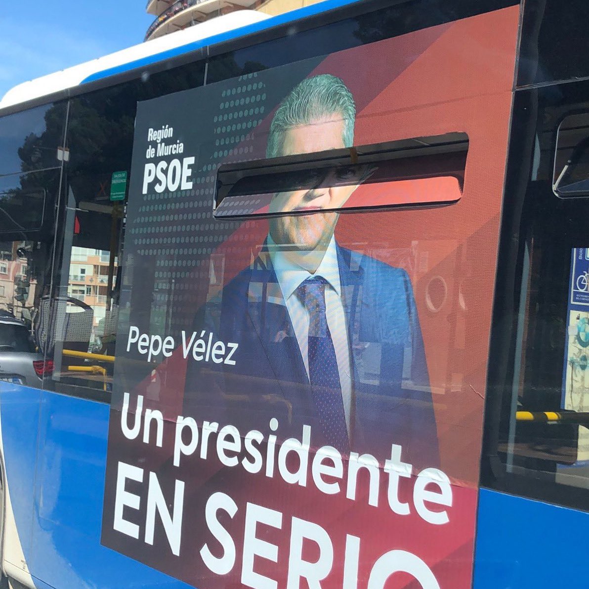 camerapolitics's tweet photo. 😭Una razón más que suficiente para supervisar la ejecución de la imagen hasta los detalles que parecen más insignificantes 

#compol #compol #gobierno #marketingpolitico #elsaberdelpoder #politica #marketing #comunicacionpolitica #cienciapolitica #analisispolitico #28M https://t.co/Rj3bbVH0ho