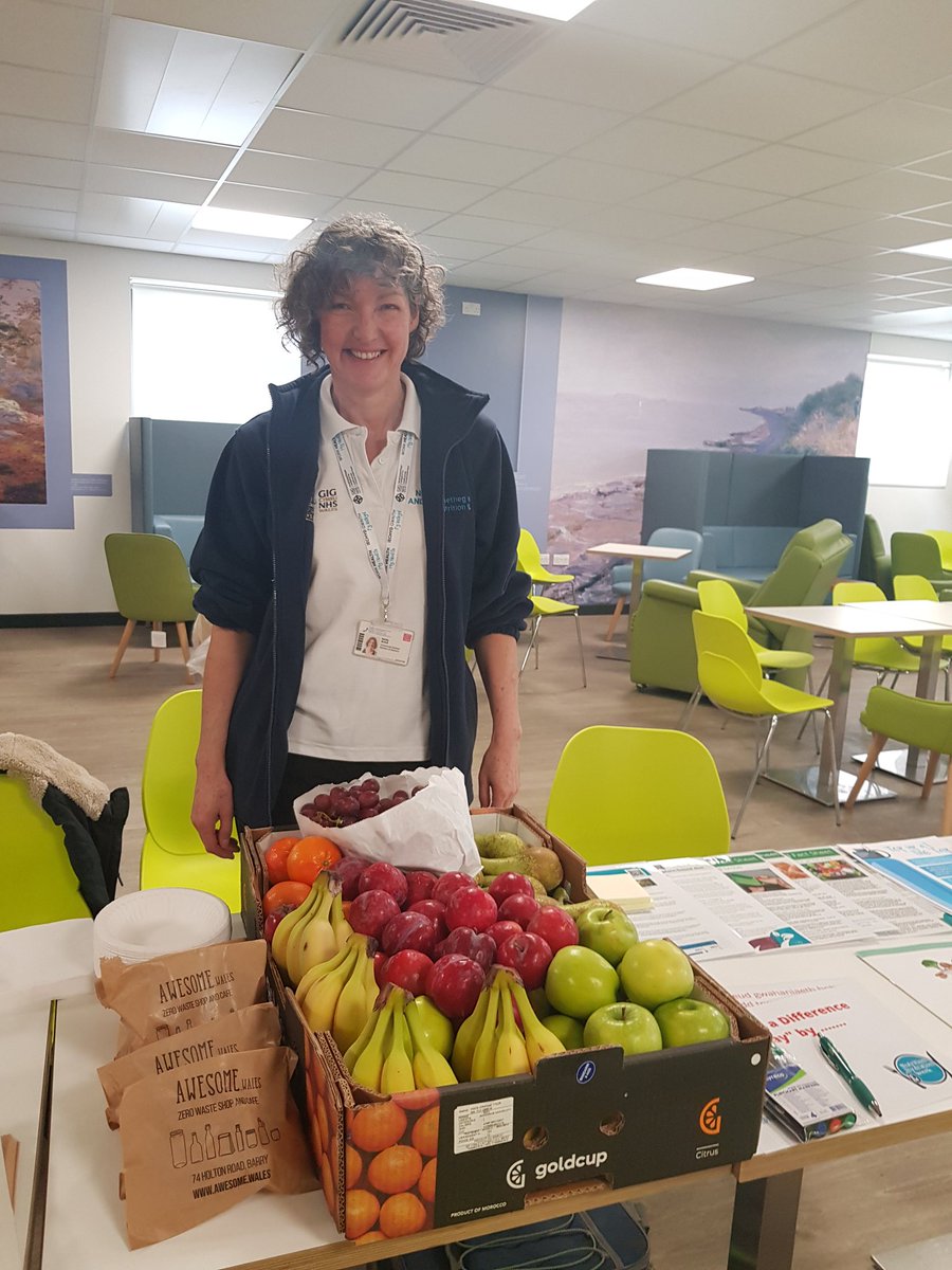 With Heidy from @cav_dietetics at the Staff Haven, UHW for #NHweek promoting healthy eating for staff with free fruit and veg tasters. Here till 12pm 🍊🍅