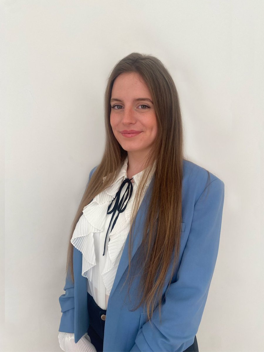 Os presentamos a Marina Hernández.

Lleva dos semanas cursando sus prácticas en el Despacho y ella misma os contará su experiencia en <a href="/proluco/">PROLUCO</a> pasados unos meses.

¡Bienvenida Marina!