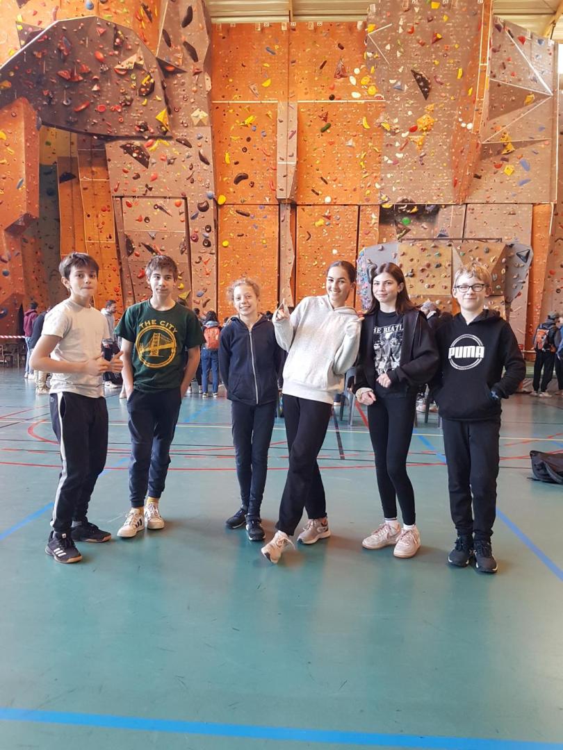Un mur de 21m et une magnifique 3ème place aux championnats académiques d'escalade ! Bravo à nos jeunes grimpeurs et grimpeuses !!! #unss #escalade