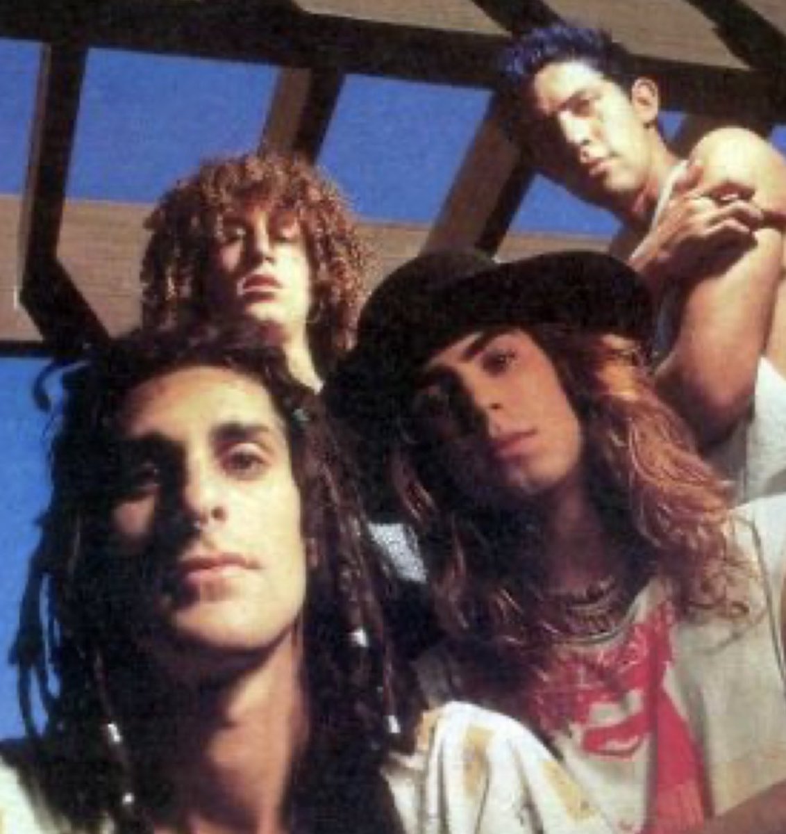 lyraskyofficial's tweet photo. 【Jane's Addiction/Ocean Size】和訳
夏にピッタリな歌
👠https://t.co/RG70uRhcXC
暑いので今日はLyraが1番好きな夏らしいMV紹介♪
1番好きなalbumかも知れぬ…妖しい世界が私の居場所(2017年7/28)
#PerryFarrell #janesadiction #DaveNavarro #EricAvery #StephenPerkins #AngeloMoore #flea #rhcp https://t.co/VmBJdZPi72