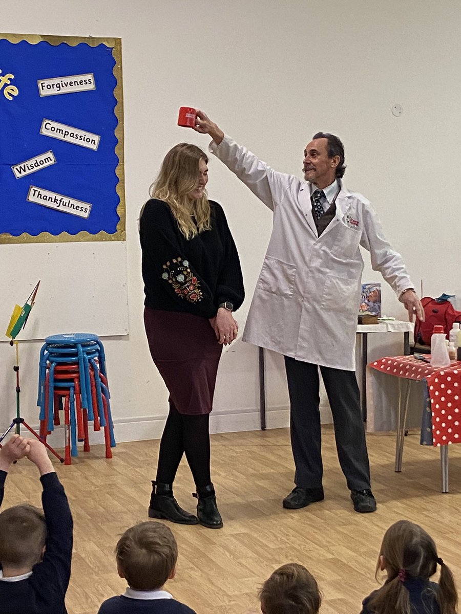 Boffin Paul from Science Boffins wowed us all with some amazing science experiments this morning. We can’t wait to see what he shows us in the workshops. What a great way to kick off our whole school science day! @TheTilian @ScienceWeekUK @scienceboffins