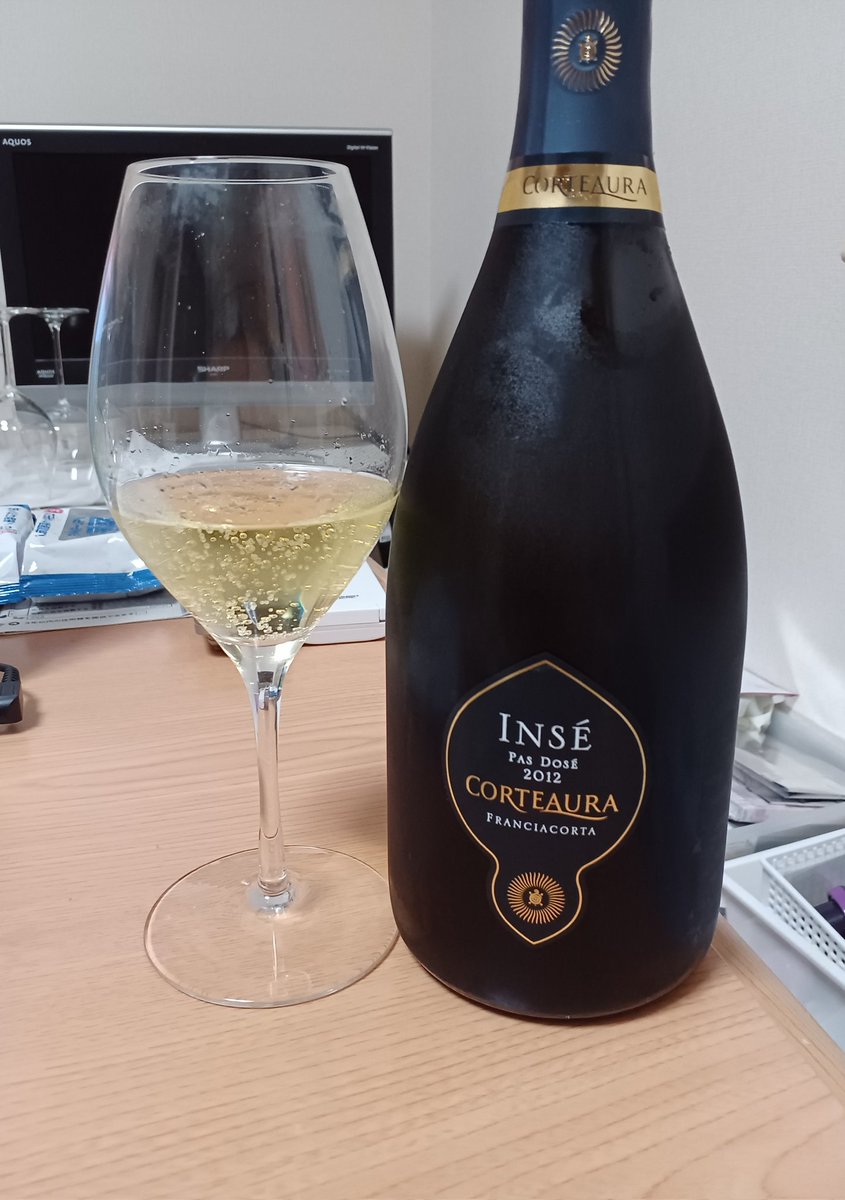 topergroad's tweet photo. 今日は寿司シャンならぬ、週末寿司チャコルタ🍣🍾インセ・パ・ドセ・コルテアウラ2012🥂

シャンパーニュ目当ての福袋に入ってた、ノンドサージュのフランチャコルタ、参考単価1.2万円

シャンパーニュでは良年の2012、果たしてその実力はいかに https://t.co/2U1xKXibsT