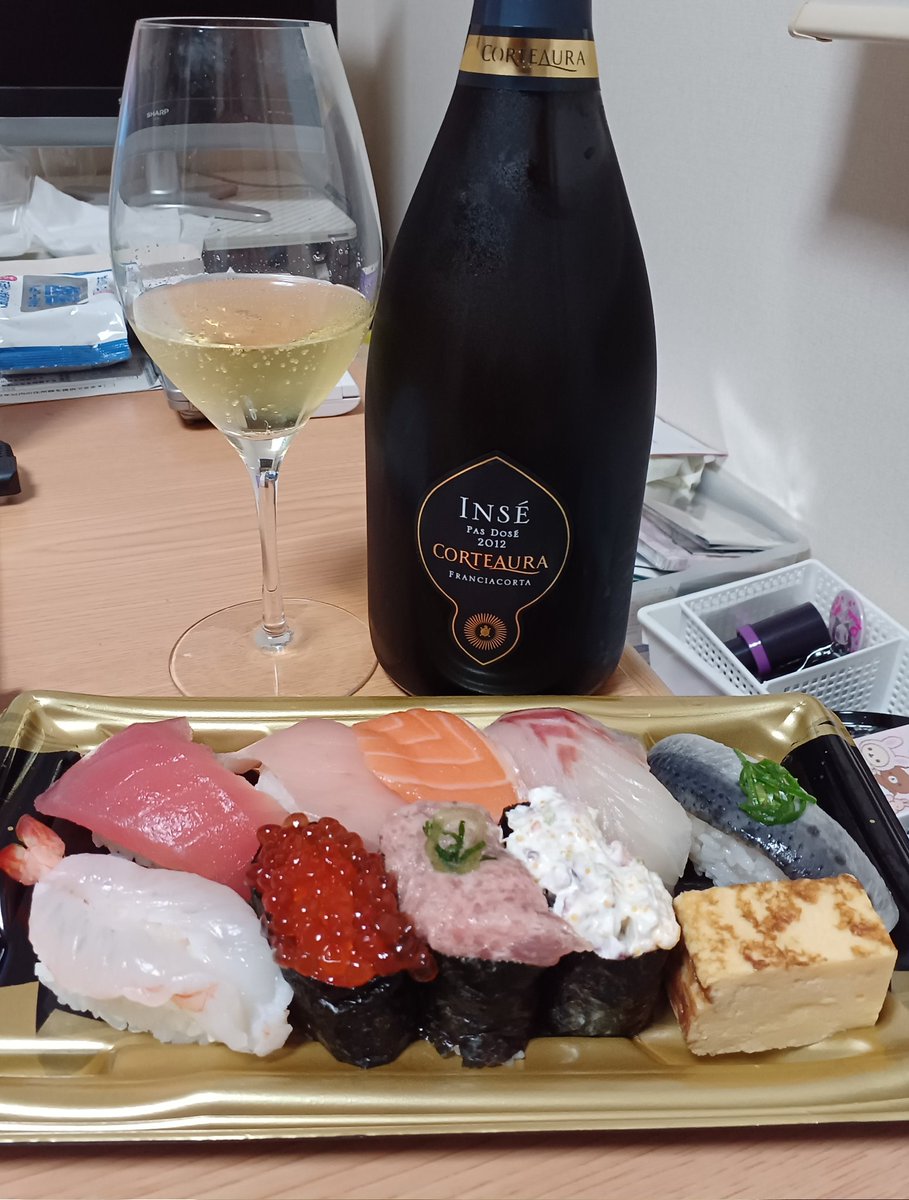 topergroad's tweet photo. 今日は寿司シャンならぬ、週末寿司チャコルタ🍣🍾インセ・パ・ドセ・コルテアウラ2012🥂

シャンパーニュ目当ての福袋に入ってた、ノンドサージュのフランチャコルタ、参考単価1.2万円

シャンパーニュでは良年の2012、果たしてその実力はいかに https://t.co/2U1xKXibsT