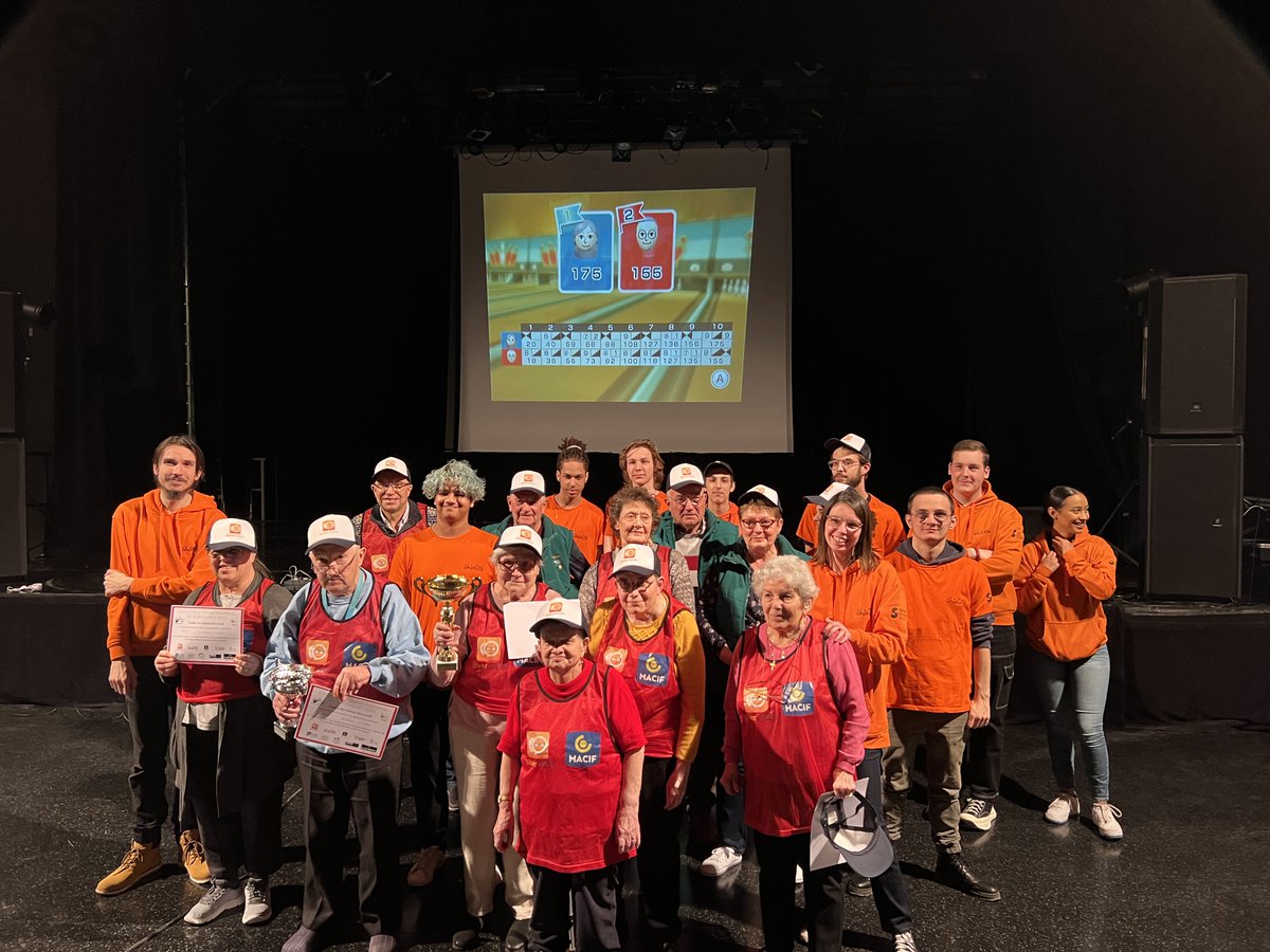 SilverGeekFr's tweet photo. Hier, c'était le challenge départemental de la Vienne. Yvette et Gérard, pour le CCAS de @poitiersfr, ont remporté la finale et se sont qualifiés pour la finale à la @GamersAssembly, le 8 avril prochain.
Merci aux jeunes pour l'organisation de cette super journée !
#silvergeek https://t.co/K3aBNLNzb7