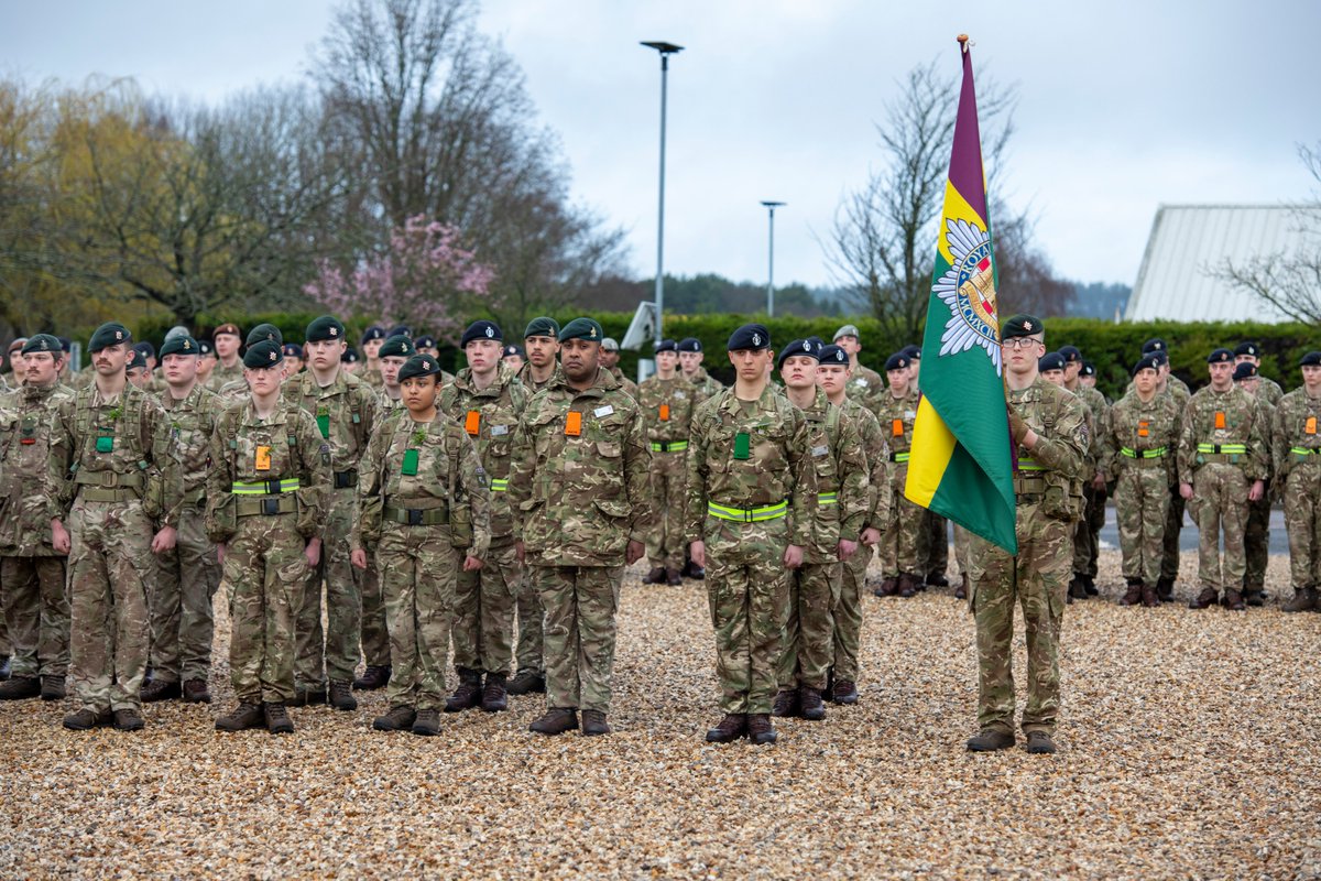 Happy Saint Patrick’s Day! Soldiers from @ArmdCavRDG, @ChurchillsOwn, members of Irish Regiments and Initial Trade Training troops attended the Shamrock Parade this morning at Bovington Garrison. Soldiers received a shamrock from Colonel Royal Armoured Corps. #StPatricksDay2023