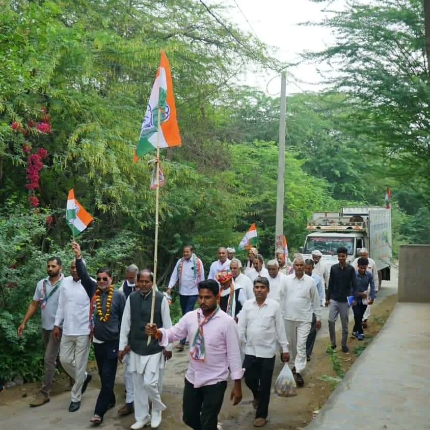 RajendraSYadav_'s tweet photo. हाथ बढ़ाएं, आओ नफ़रत को हराएं।

"हाथ से हाथ जोड़ो" अभियान का हमारा सफ़र जारी है, आज #सरूण्ड में जन संपर्क किया। आमजन कांग्रेस पार्टी की विचारधारा से जुड़कर देश को एकजुट करने के लिए हाथ बढ़ा रहा है।

#हाथ_से_हाथ_जोड़ो_अभियान

@INCIndia
@INCRajasthan https://t.co/pp2oI03bkx