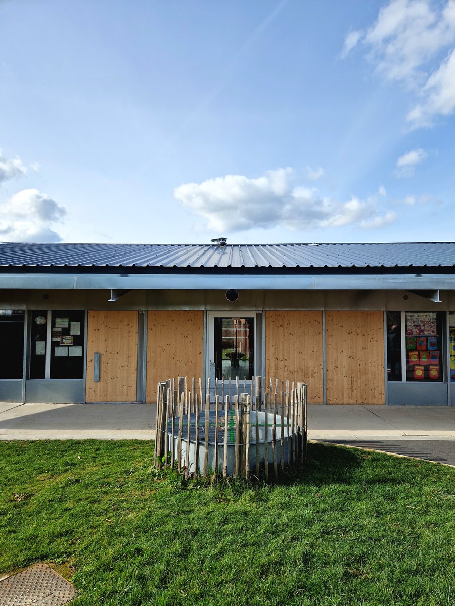 [TOURNAGE]
Le 15.03, l'Ordre des architectes Hauts-de-France s'est rendu à Vendegies sur ecaillon pour le tournage d'un prochain aparté sur l'équerre d'argent de la première œuvre obtenu par Studio Rijsel (Thomas Lecourt + Édouard Cailliau).