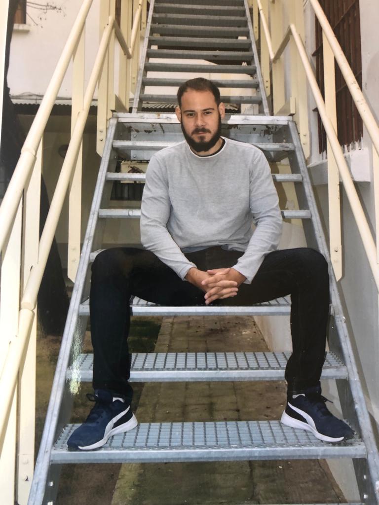 PabloHasel's tweet photo. 𝗛𝗢𝗬 𝗧𝗘𝗥𝗠𝗜𝗡𝗔 𝗟𝗔 𝗖𝗢𝗡𝗗𝗘𝗡𝗔 𝗣𝗢𝗥 𝗟𝗔 𝗖𝗨𝗔𝗟 𝗠𝗘 𝗘𝗡𝗖𝗔𝗥𝗖𝗘𝗟𝗔𝗥𝗢𝗡

"La condena total suma unos 6 años que cumpliré íntegros, porque a los presos políticos que no nos arrodillamos no nos la reducen con beneficios penitenciarios."

https://t.co/dKW1oDkV3E https://t.co/GkEbxmFlpW