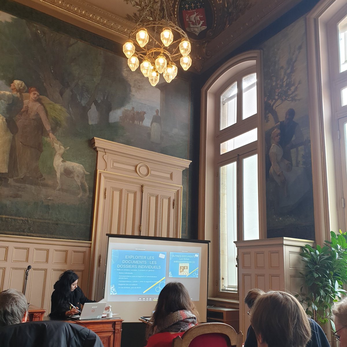 En direct du salon <a href="/GenealogieXV/">Archives & Culture</a> ! Au programme : assister à des conférences, visiter les exposants et retrouver les copains généablogueurs !! 😍
#généalogie