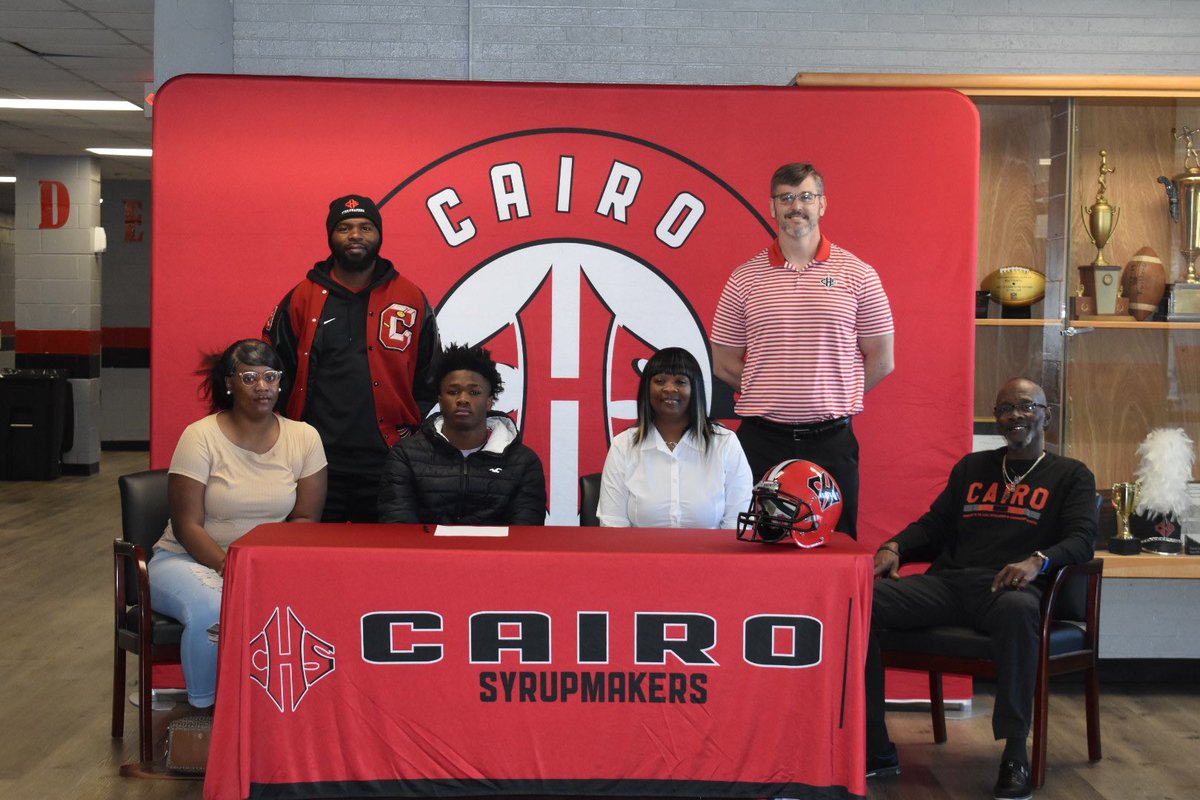 CairoSyrupmaker's tweet photo. ANOTHER SYRUPMAKER FOOTBALL PLAYER HEADED TO COLLEGE! Cairo High School senior Fabian Yarbrough signed a commitment Thursday to attend Thomas University and be a part of their inaugural football class! 
#ourbesteveryday #fromasyrupmakertoanighthawk https://t.co/l3zAusUjQA