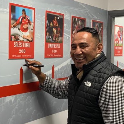 scarlets_rugby's tweet photo. Look who popped in to see us!

Croeso nôl Salesi Finau 👊

#YmaOHyd #OnceaScarlet https://t.co/uN97wXaMgr