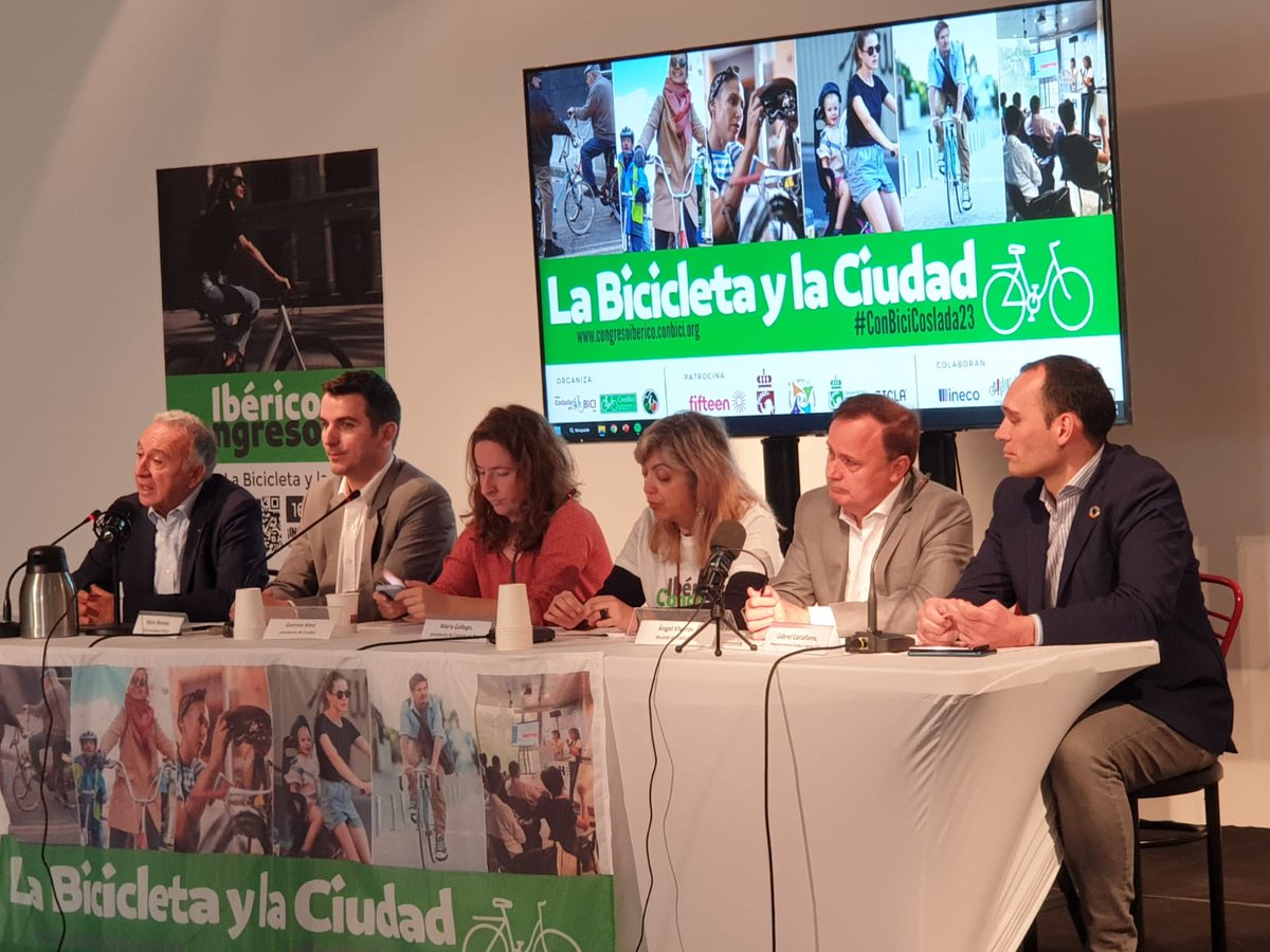 Apertura institucional del #CongresoIbérico de la 🚲

Antoni Poveda (<a href="/AntoniPovedaSJD/">Antoni Poveda</a>), Presidente de <a href="/RedCiudadesBici/">RedBici 🚲</a>, destaca el reto de las ciudades por conseguir espacios 100% ciclables

Participa junto con  <a href="/GemmaSimnMas/">Gemma Simón i Mas</a>,  <a href="/CosladaenBici/">Coslada en Bici</a>, <a href="/fpcub/">FPCUB</a>, <a href="/Ayto_Coslada/">Ayuntamiento de Coslada</a> y <a href="/MSocialGob/">Ministerio de Derechos Sociales, Consumo y A2030</a>