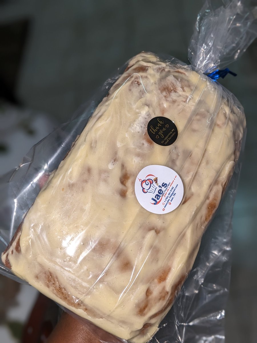 Jaes_784's tweet image. Banana bread with buttercream frosting 🍌🍞#SpecialRequest  #Jaes #SweetTooth