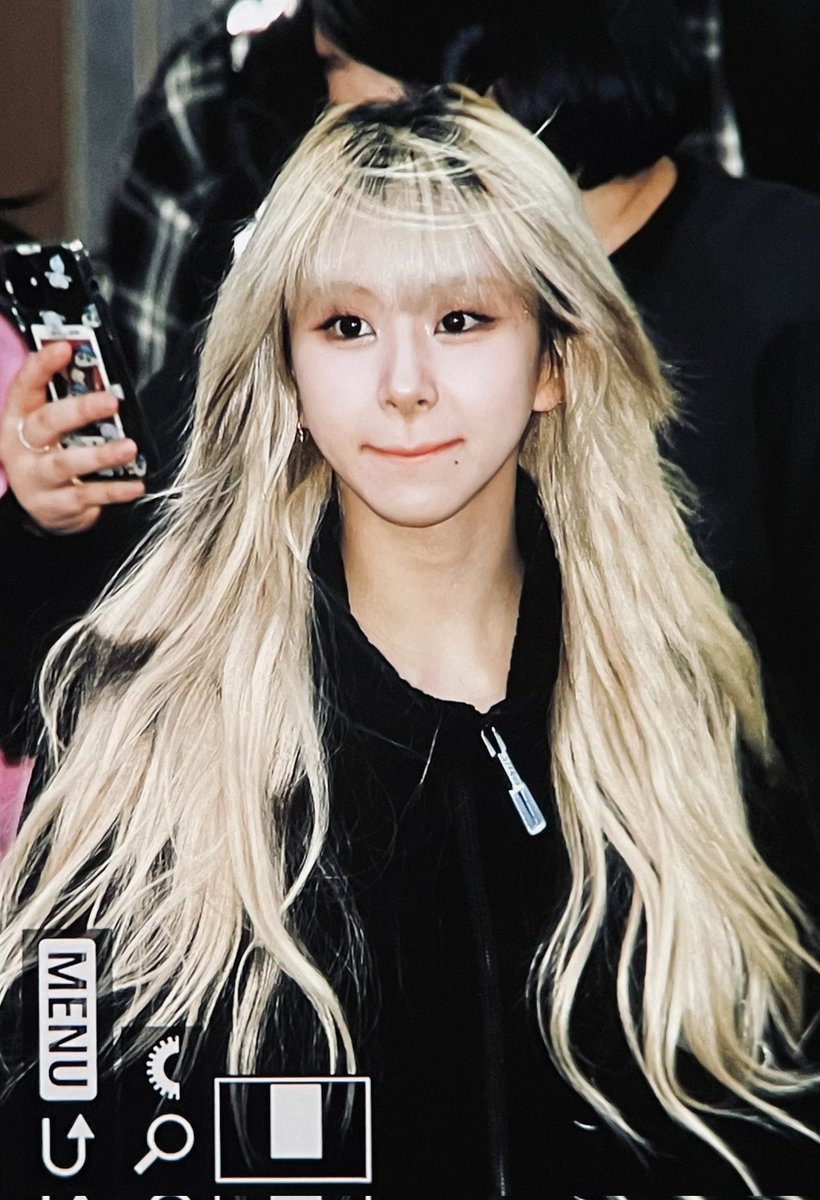 chaeypics's tweet photo. she's the most adorable https://t.co/pjfvztabZp