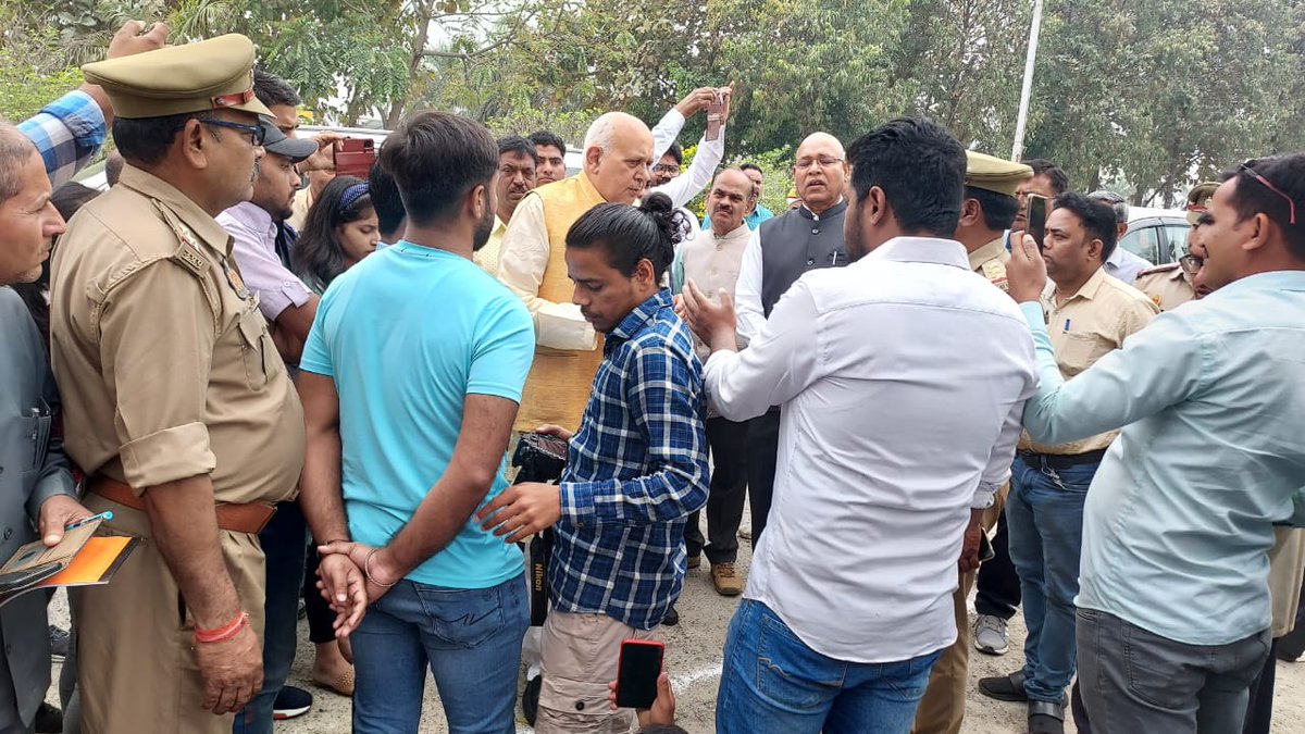 Abhinav778595's tweet photo. @UPSamajKalyan @myogiadityanath @asim_arun @VijayPa48712531 @chourasiyaved https://t.co/99PWMBlnDh
