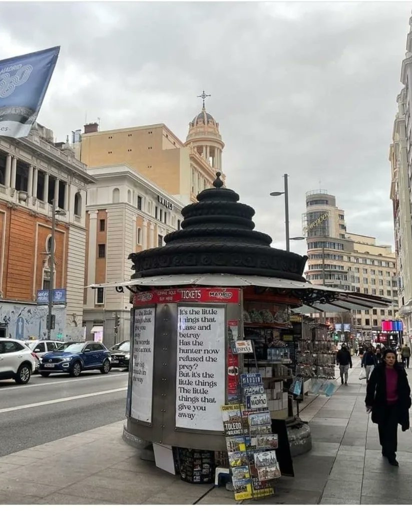 U2MDR's tweet photo. Hoy sale Songs of Surrender. Ayer se filtró el disco de manera pirata y el alubión de malas críticas se ha disparado. Han estropeado sus clásicos.Canciones para dormir, meditar.. Mucho merchandising y poca chicha. Fans descontentos. Quien paga, manda #U2 #U2fans #U2SOS40 https://t.co/o0FBcSlH9l
