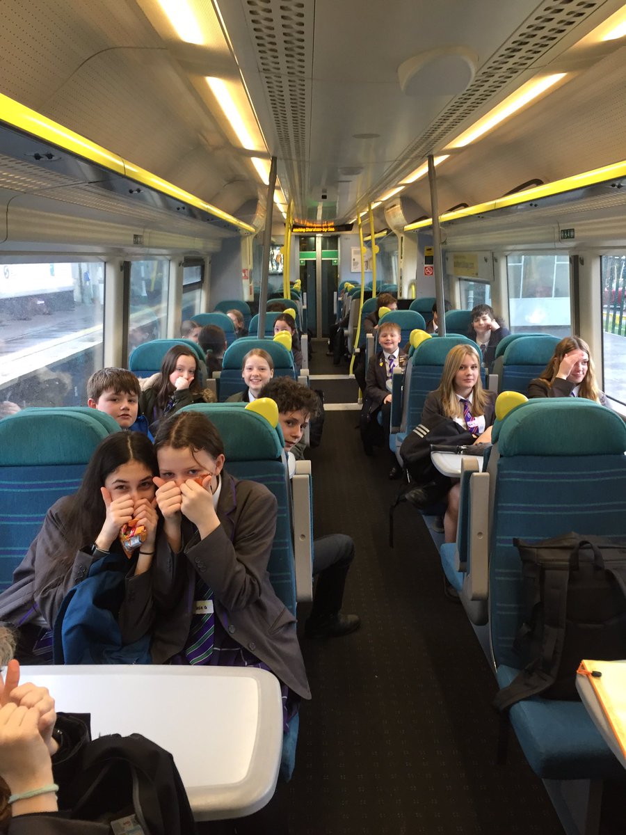 WorthingHighOut's tweet photo. On the way to London!#KS3ScienceLive https://t.co/erd1jBVh1t