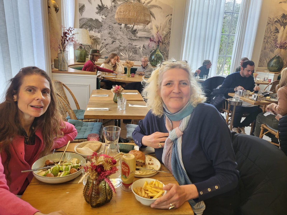Amcsti's tweet photo. Dernier déjeuner #Amcsti avec notre présidente Agnès Parent pour notre directrice Alexandrine Maviel-Sonet ! https://t.co/K3mjoacokO