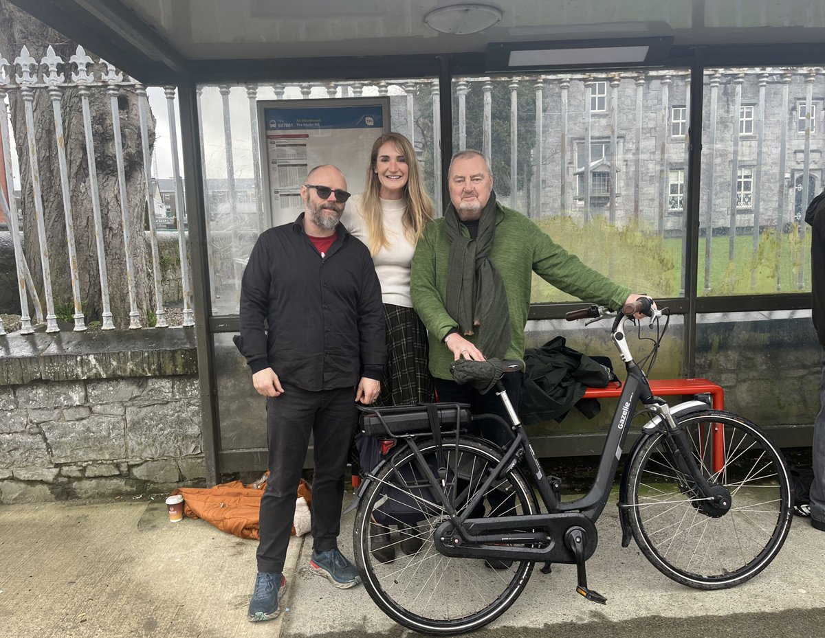 Just met the grand Marshall for <a href="/LimerickStPats/">Limerick St. Patrick's Festival</a> parade, Jon Kenny. Jon is going to ride at the front of the parade on his electric bike as he says he loves it to get around 🚲 Jon is well know across the world for his acting and is such an honour to meet him 💚