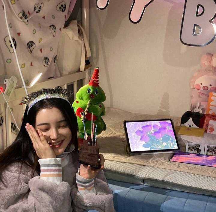 miuthinker's tweet photo. the fact that we're getting miu updates after a yr seems like a dream to me bc we rly missed her 😭 https://t.co/4EKTlUuESi
